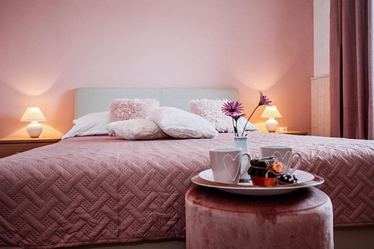 Rooms Emilija Božava Eksteriør billede