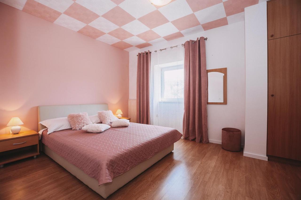 Rooms Emilija Božava Eksteriør billede