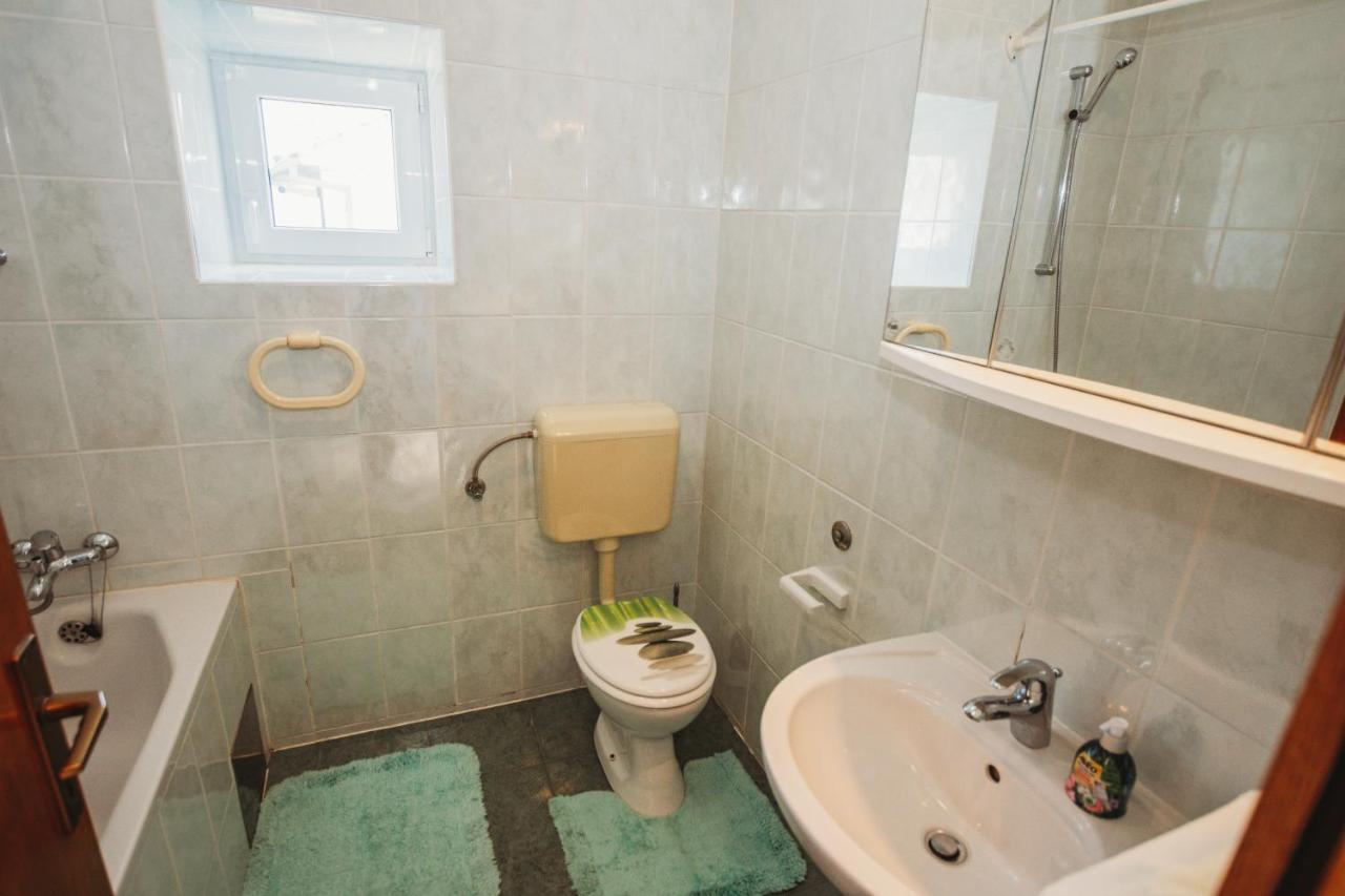 Rooms Emilija Božava Eksteriør billede